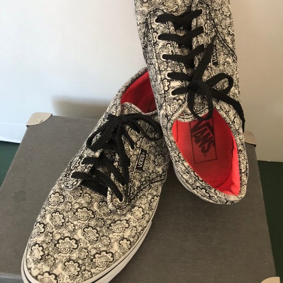 Vans Off The Wall Sneakers in Black & White - Picture 5 of 7